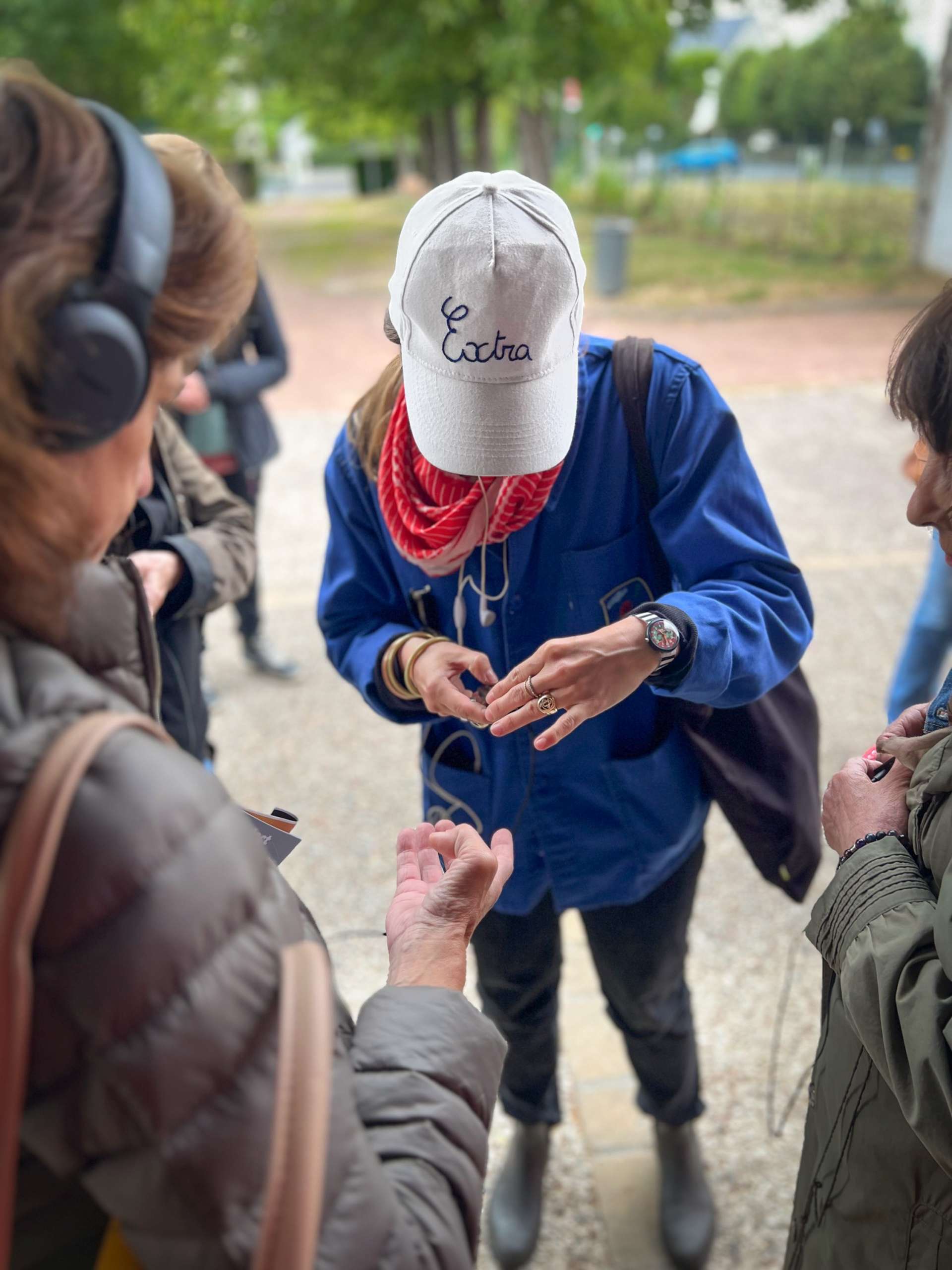 femme avec casquette extra