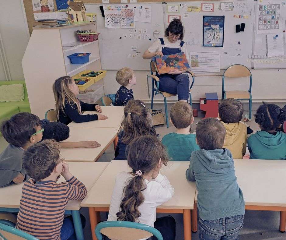 lecture d'album en classe