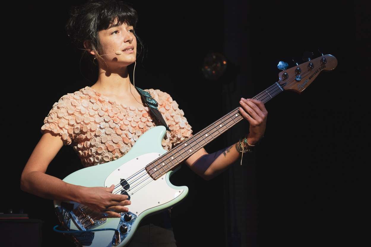 femme à la guitare