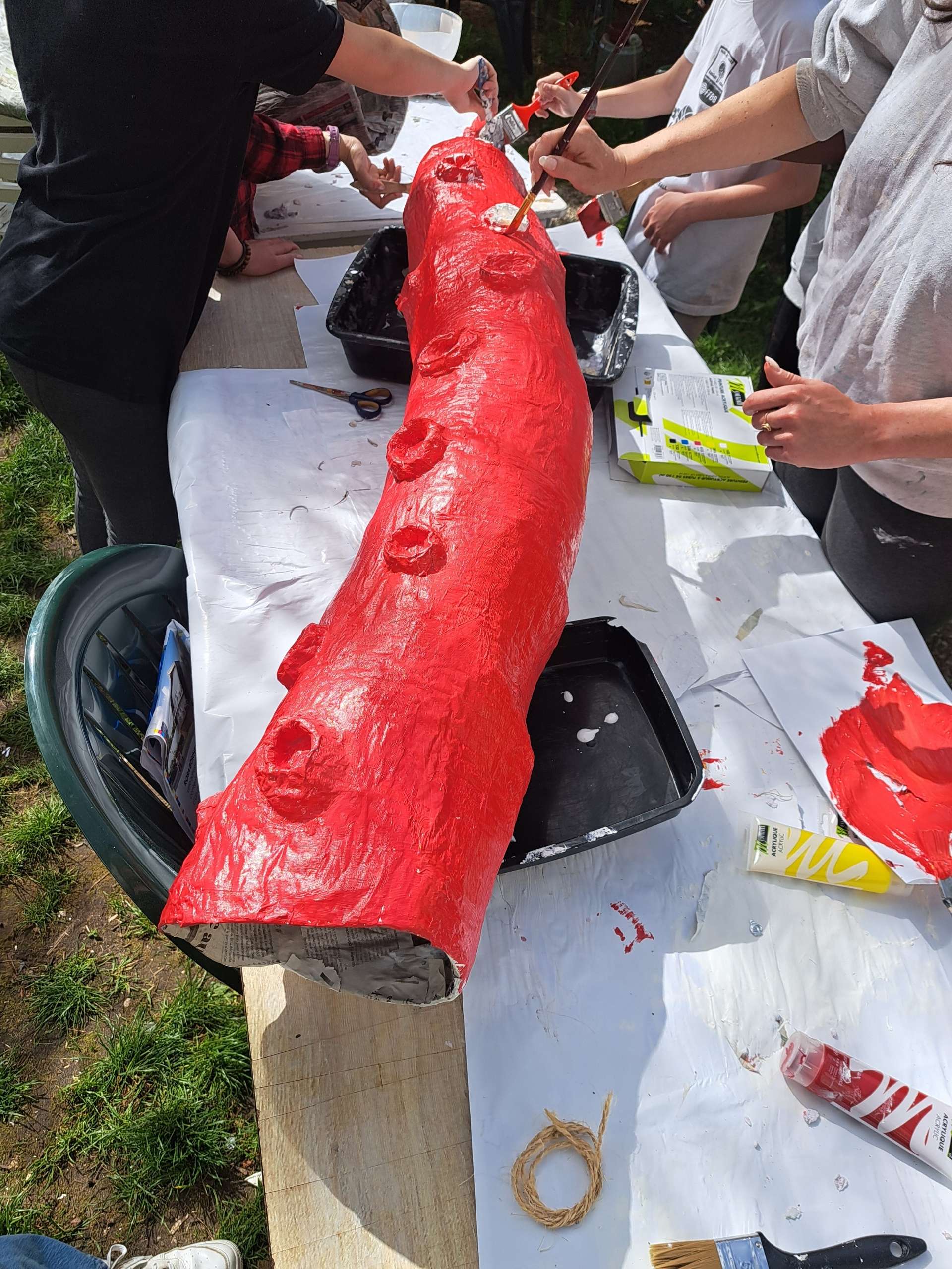 bras poulpe peinture rouge