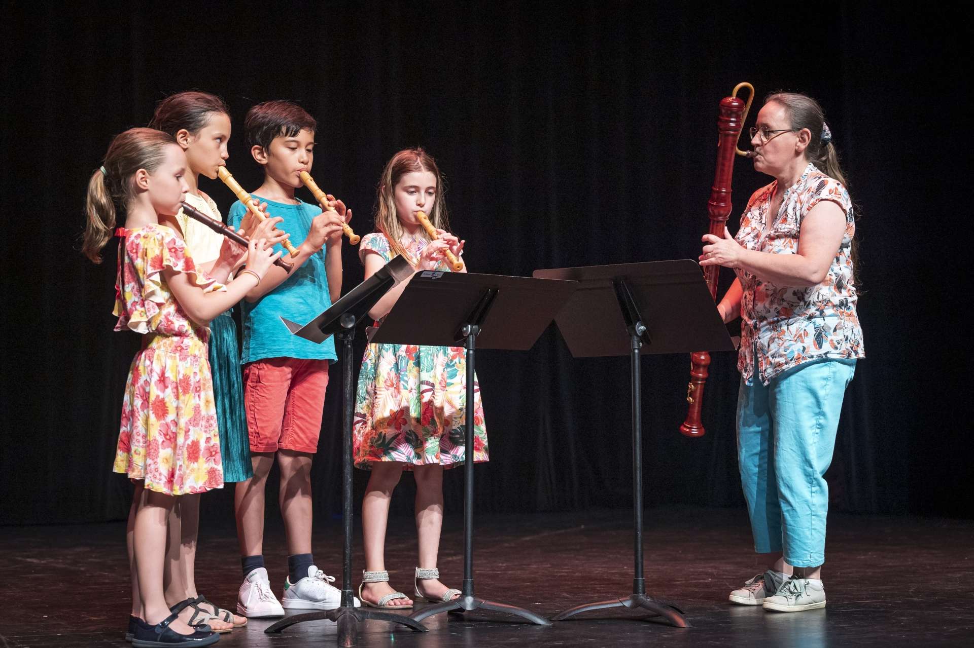 groupe d'enfants sur scène