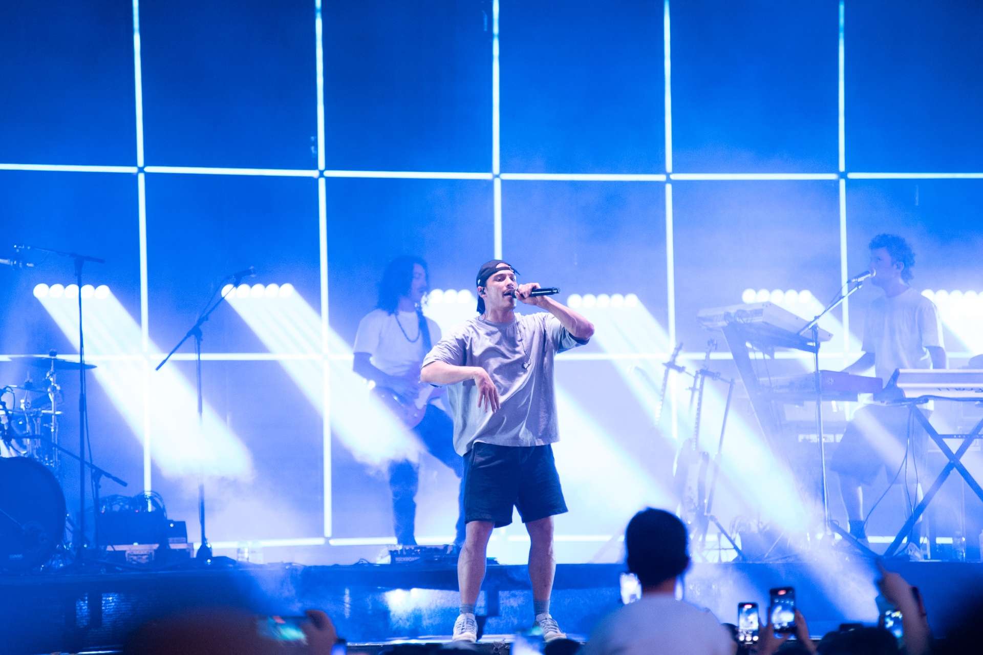 rappeur lumières bleu sur scene