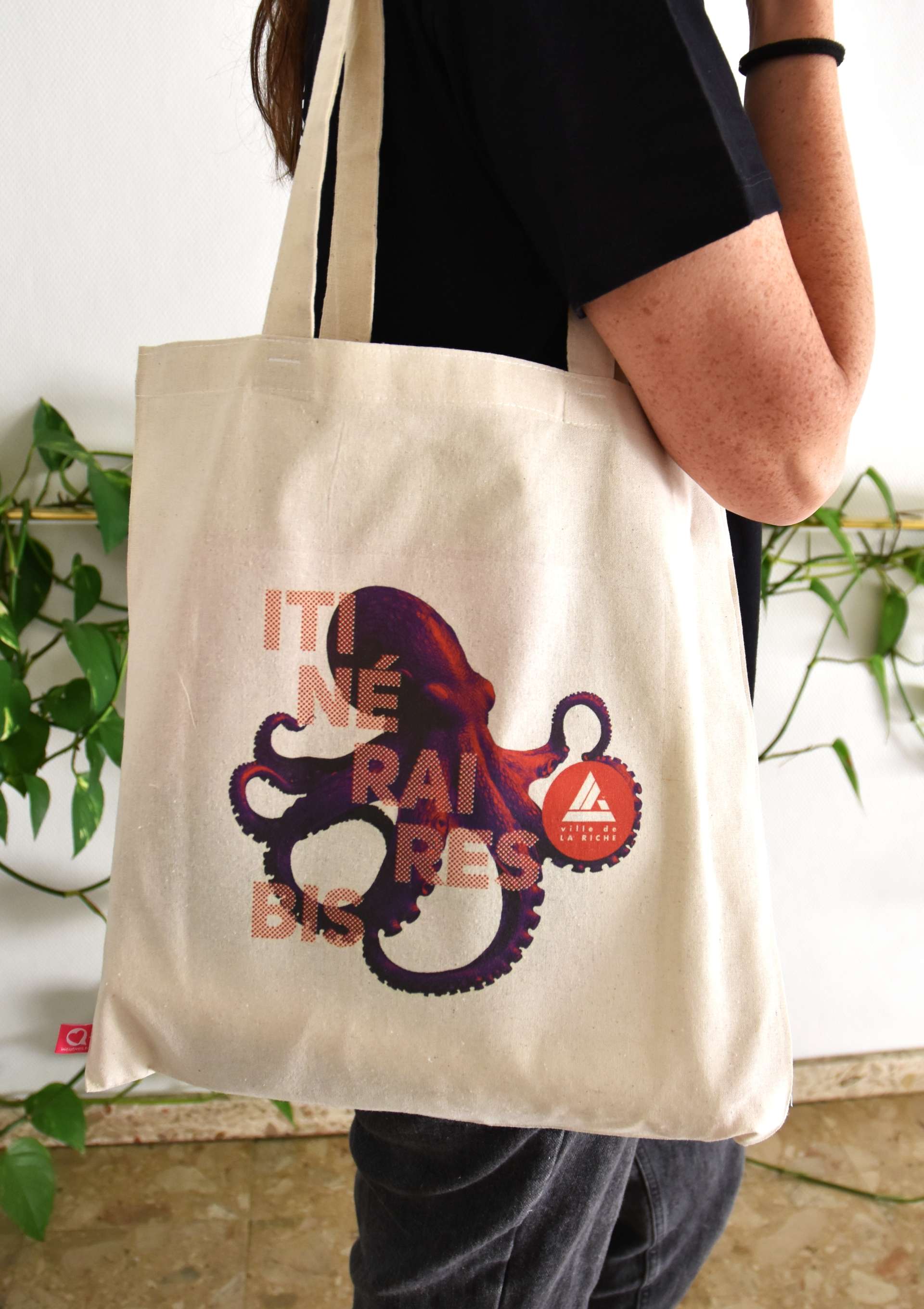 Tote bag